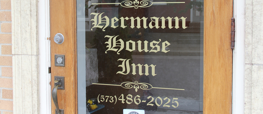 Hermann Missouri Lodging - Hermann House Inn Door