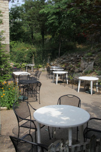 Hermann Missouri - The Cottage Restaurant and Studio Tables